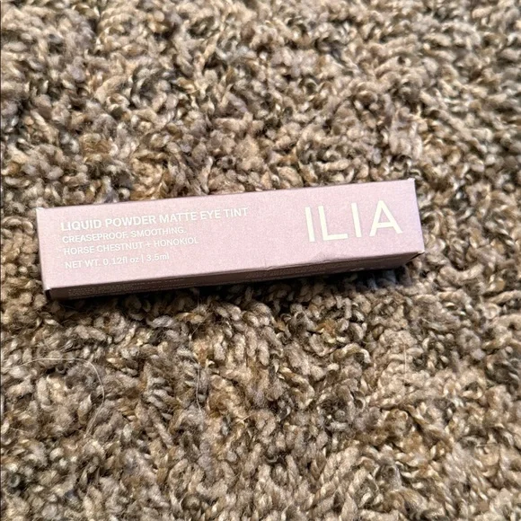 ILIA Liquid Powder Eye Shadow Tint - adobe - Picture 6 of 9